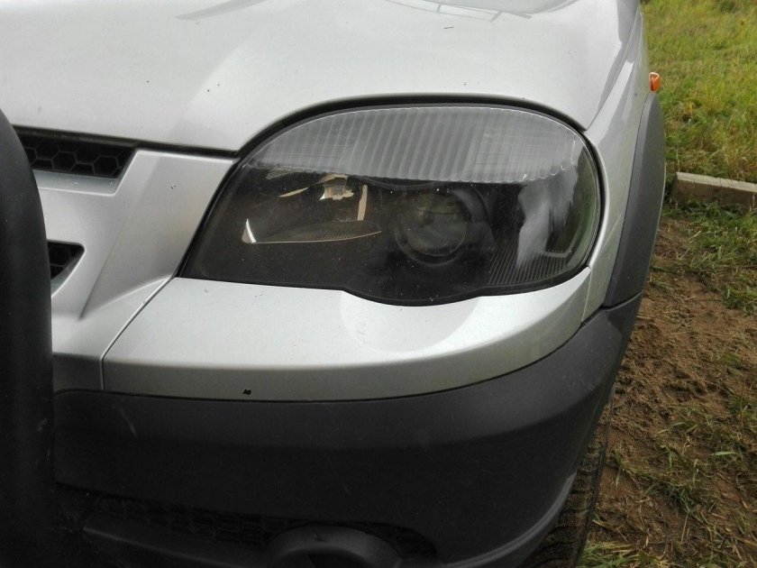 Чёрные фары Нива Шевроле