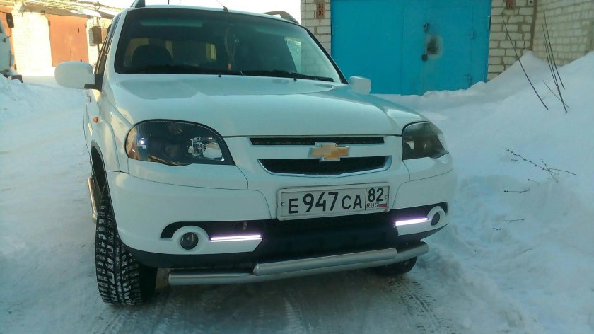 Чёрные фары Нива Шевроле