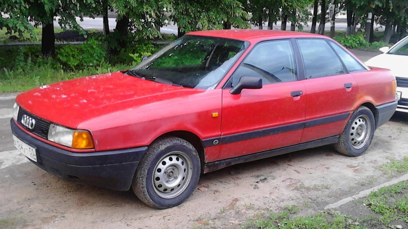Audi 80 красная