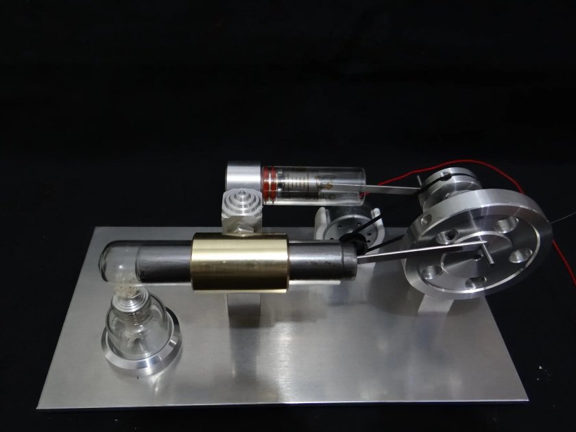 Двигатель Стирлинга с генератором