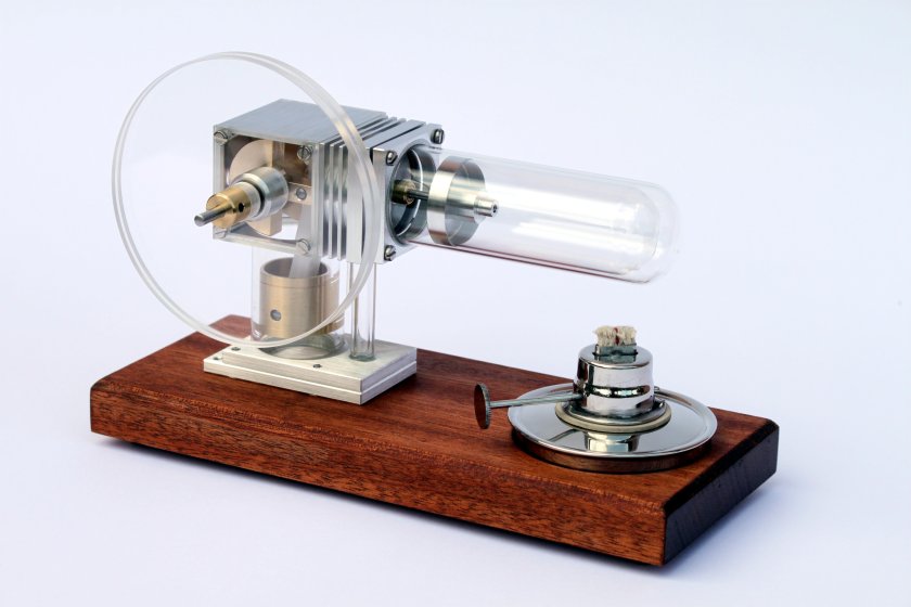 Модель двигателя Стирлинга