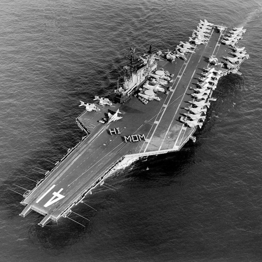 Авианосец Мидуэй