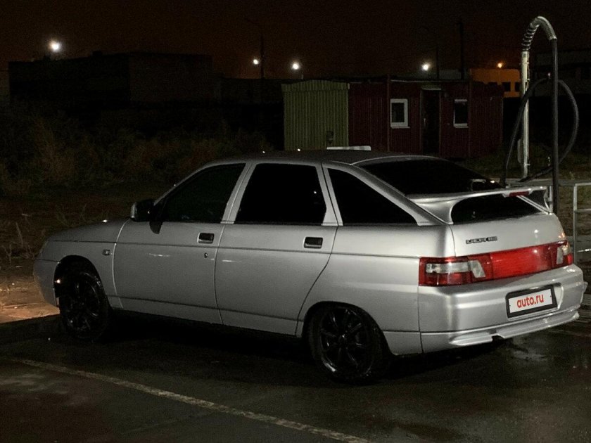 Оперская ВАЗ 2112 серебристая