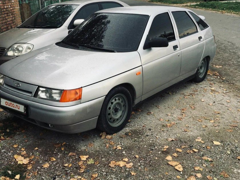 ВАЗ 2112 серебристая