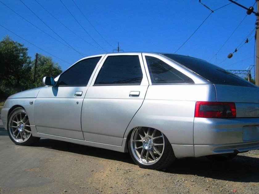 ВАЗ 2112 серебристая тонированная