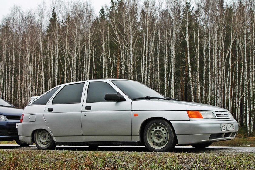 ВАЗ 2112 серебристая бункер