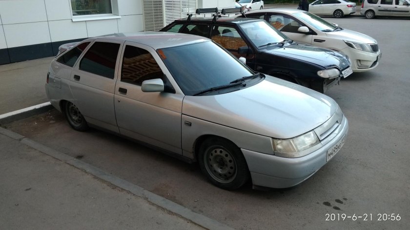 ВАЗ 2112 серебристая тонированная