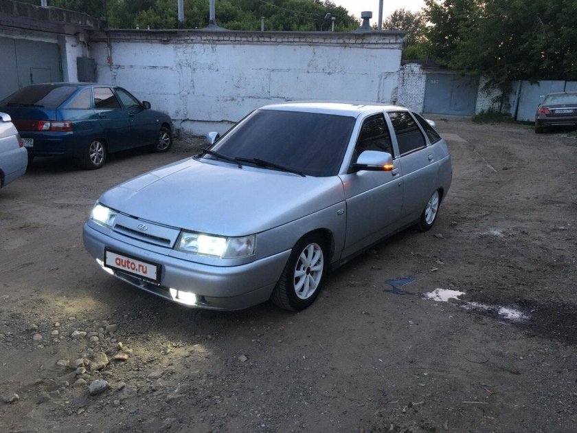 ВАЗ 2112 серебристая