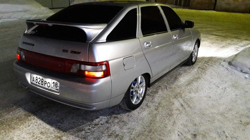 ВАЗ 2112 серебристая