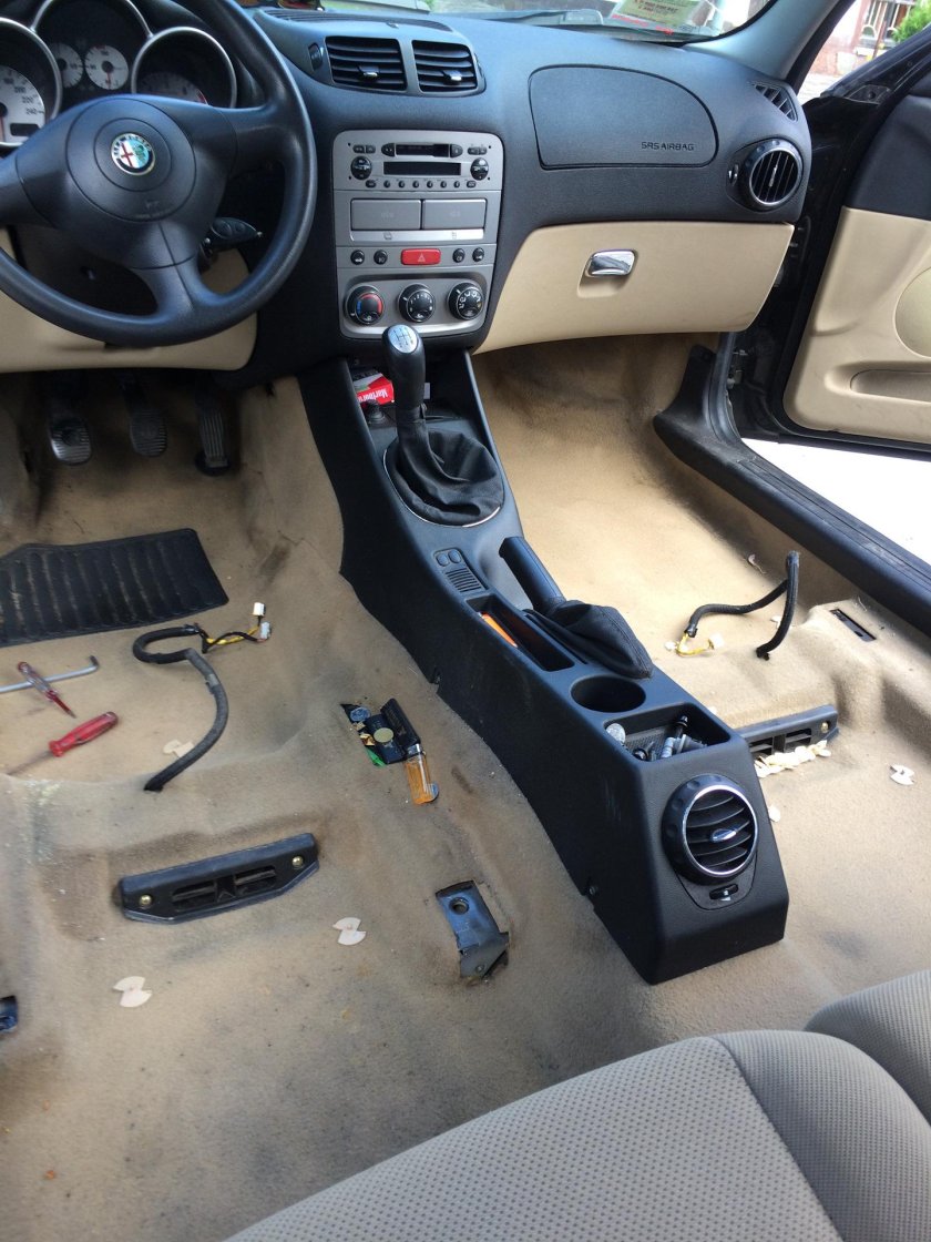 Салон Alfa Romeo 156 подлокотник