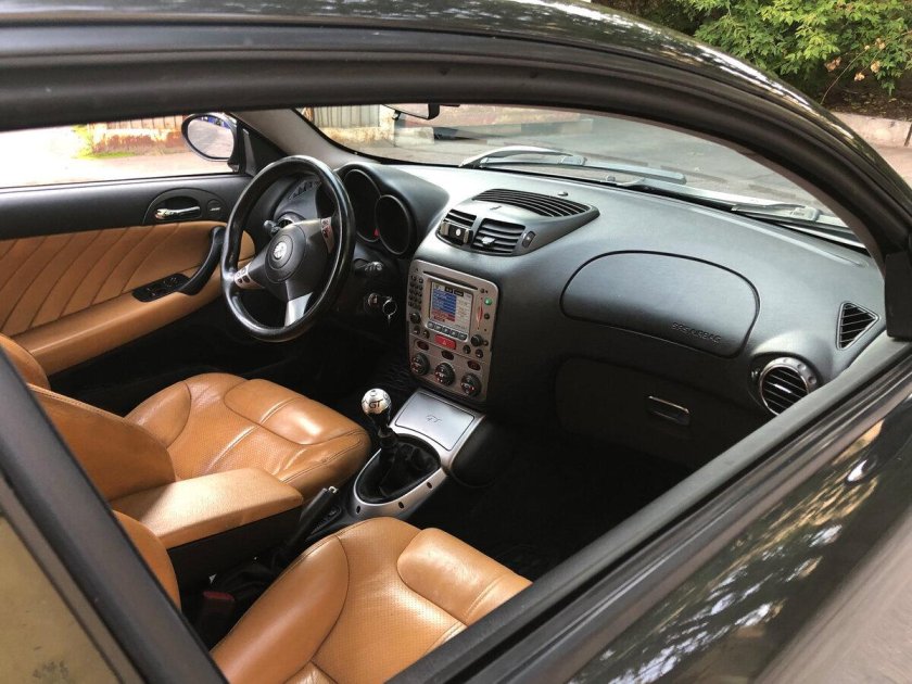 Alfa Romeo gt Interior