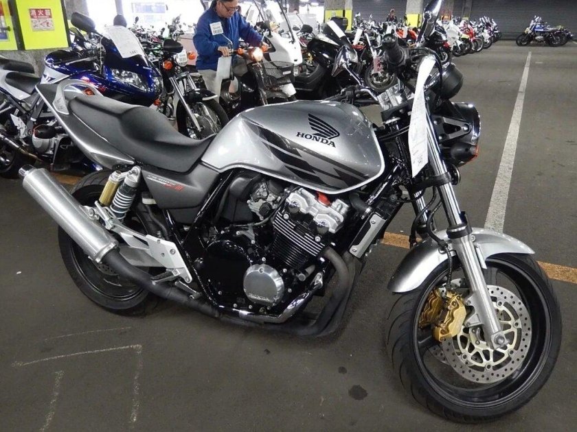 Honda cb400sf VTEC 3