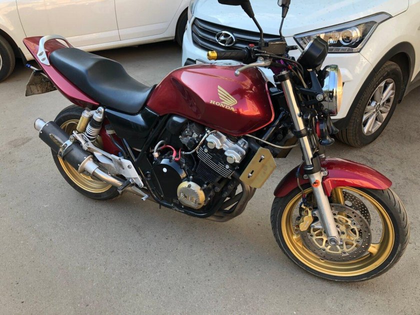 Honda cb400 2005