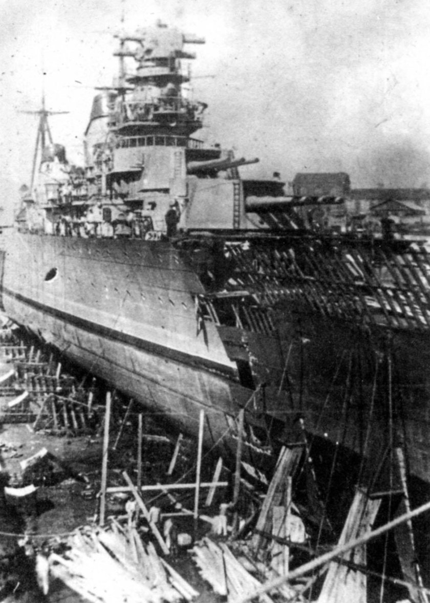 Максим Горький корабль ВОВ