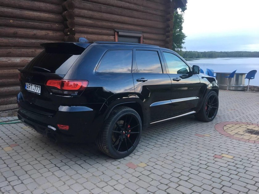 Jeep Grand Cherokee wk2 на колесах