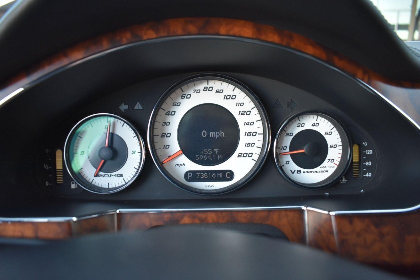 Мерседес со спидометром 400