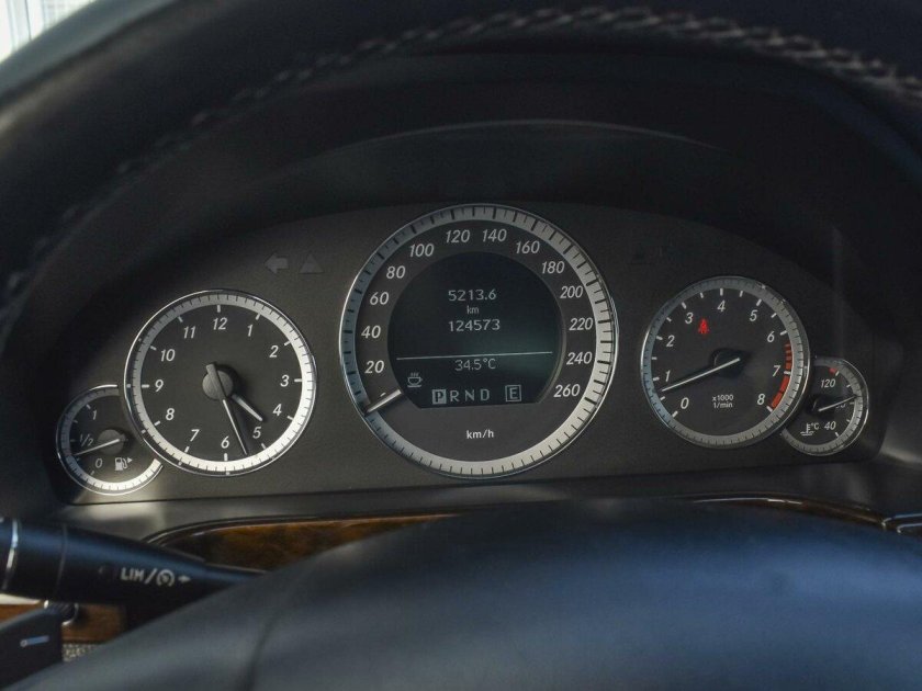 Приборка Мерседес е200