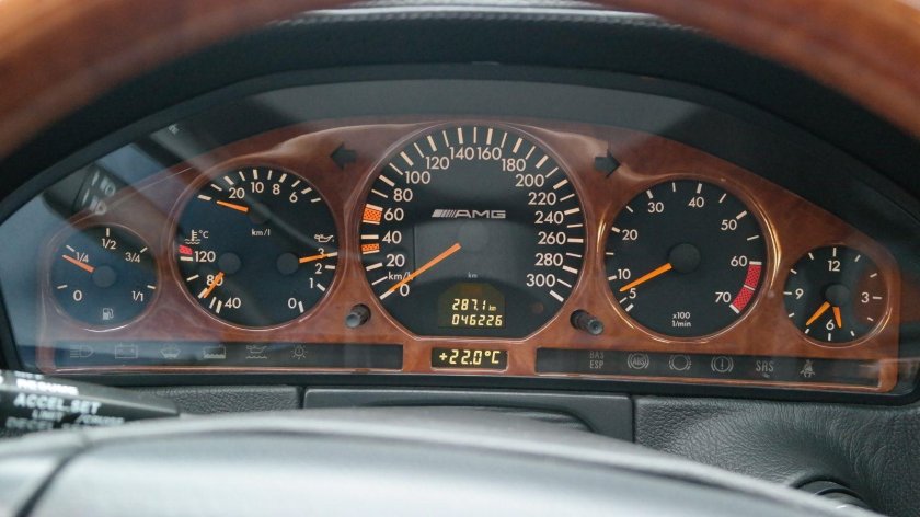 Приборная панель Мерседес w140