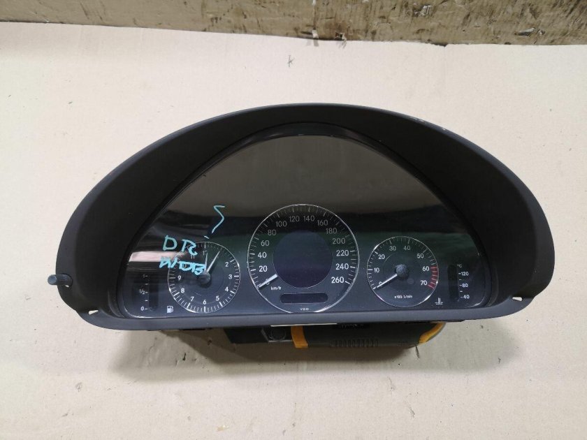 Mercedes-Benz - CLK 320 дверные ручки