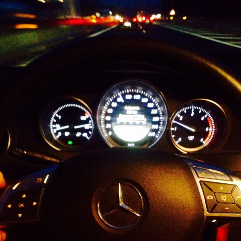 За рулём Мерседес w212 ночь зима