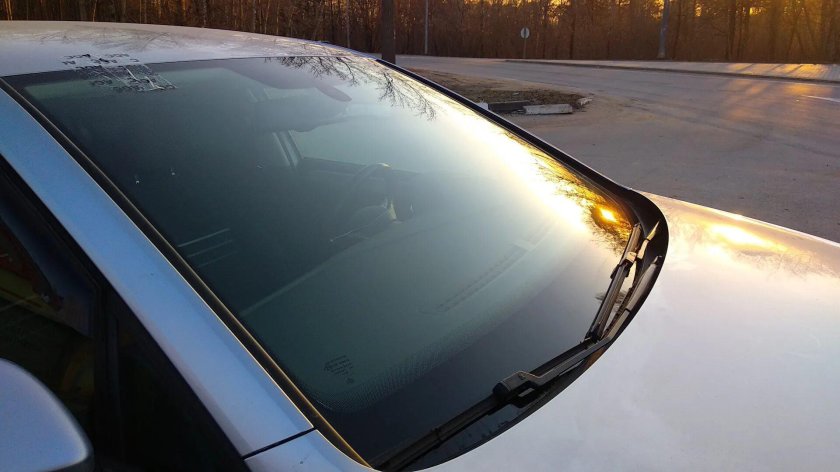 Лобовое стекло гольф 6 резинка сверху