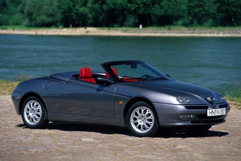 Alfa Romeo Spider 916