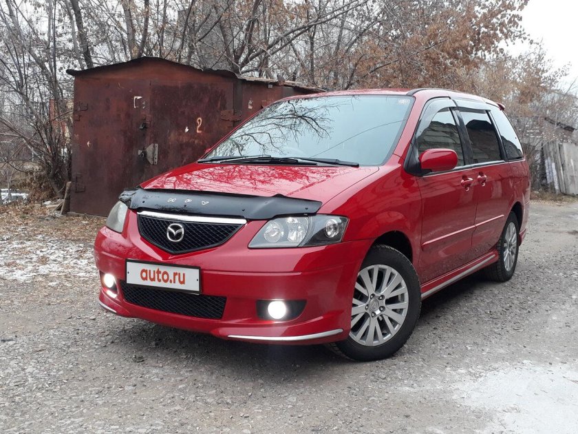 Mazda MPV 2 красная