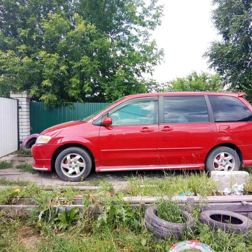 Mazda MPV Red
