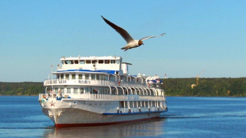 Теплоход Михаил Кутузов