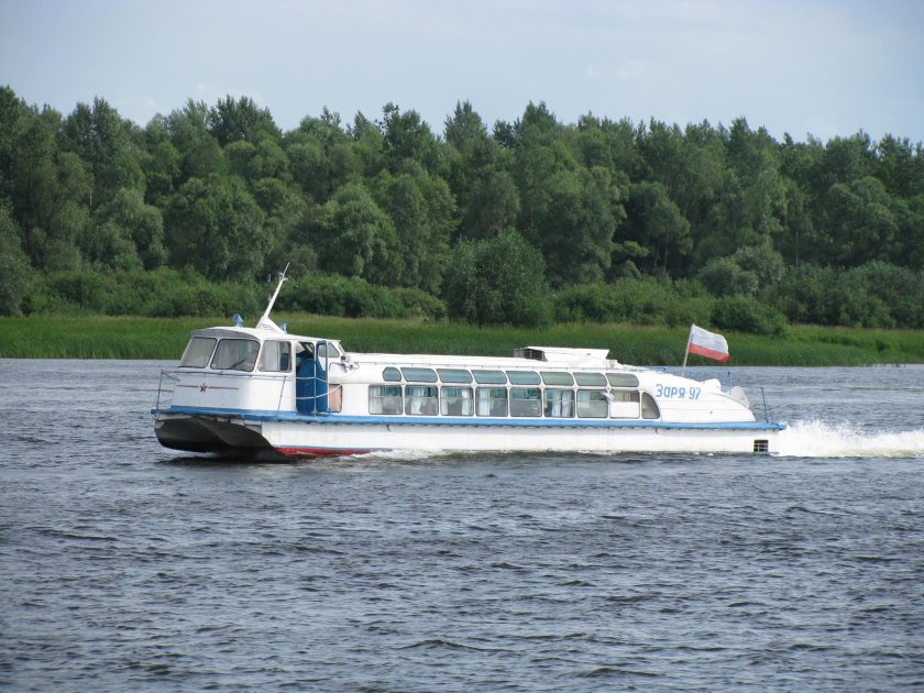 Речной катер Заря