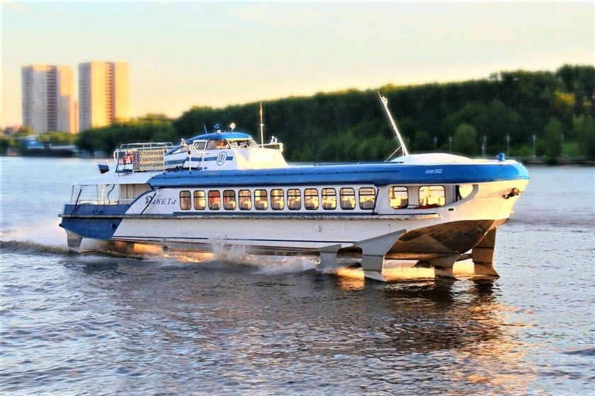 Речной катер Метеор