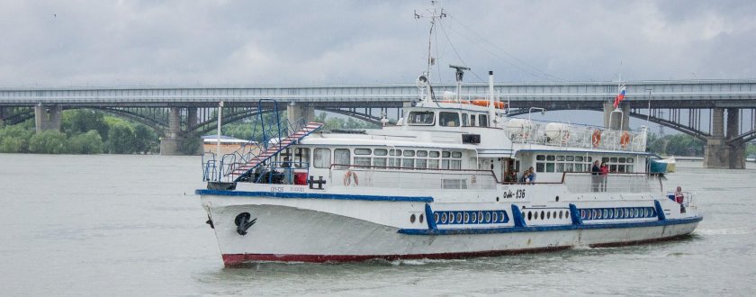 Теплоход Новосибирск Речной вокзал