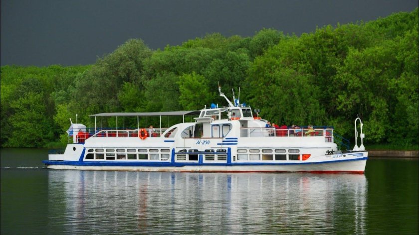 Теплоход Москвич м544