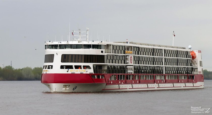 Речной теплоход Мустай Карим