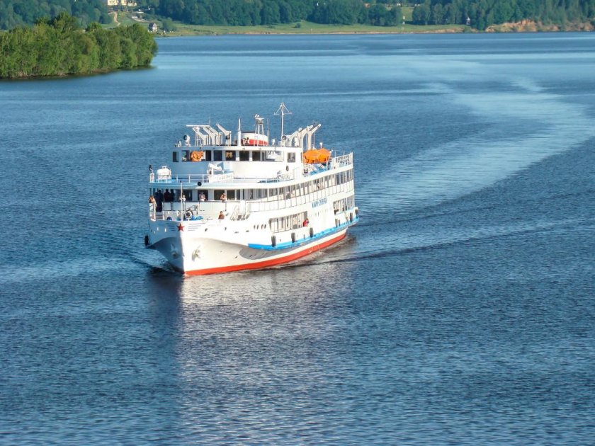 Волга судоходная река