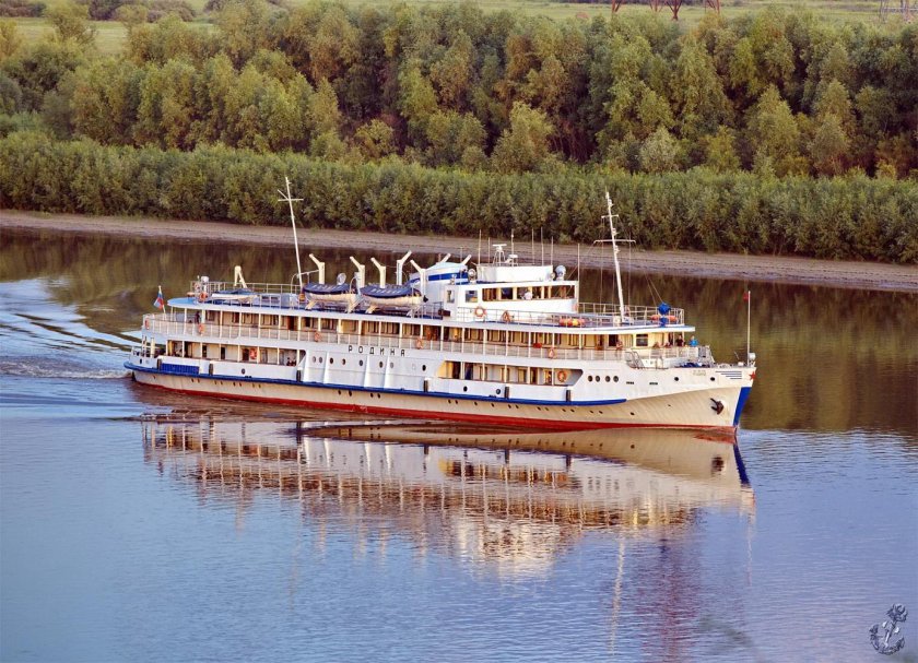 Теплоход Иртыш Омск