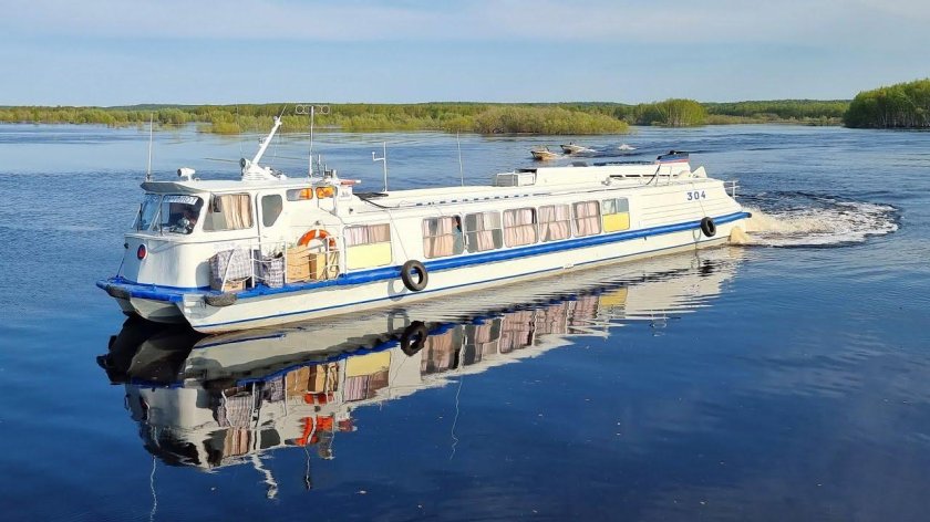 Теплоход Заря Воткинск