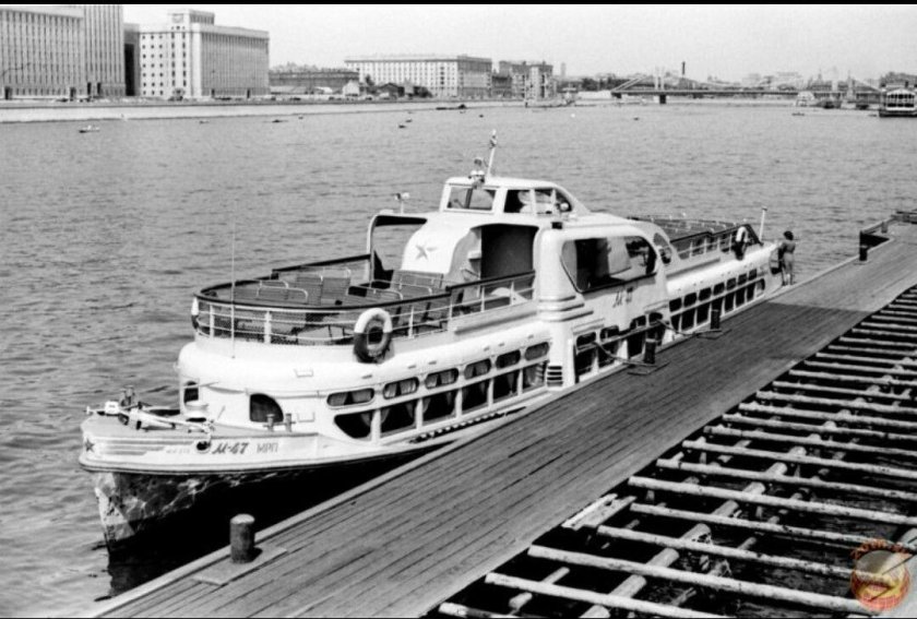 Теплоход Москвич 208