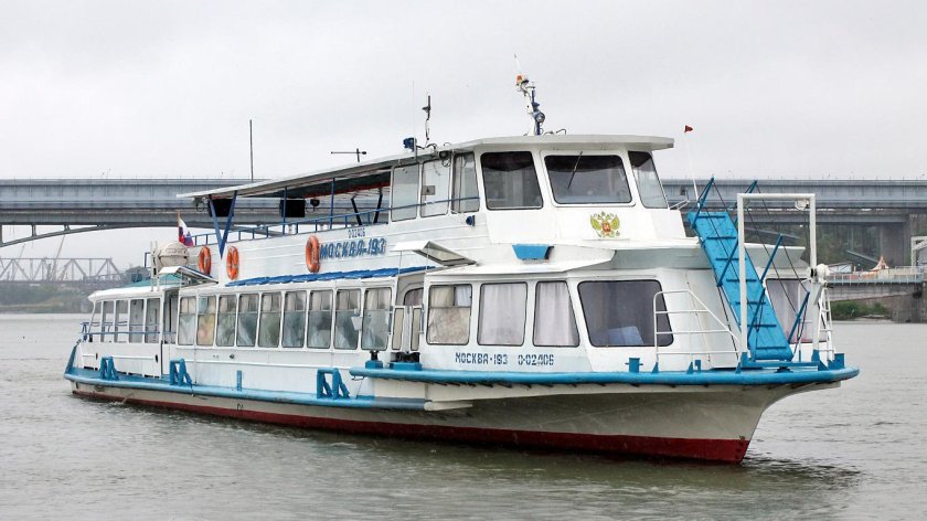 Теплоход Новосибирск Речной вокзал