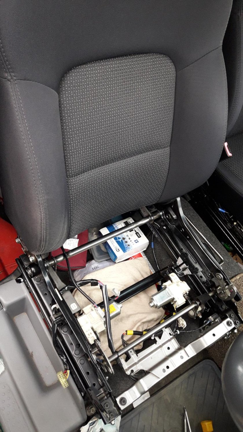 Subaru Forester 3 тросик сиденья