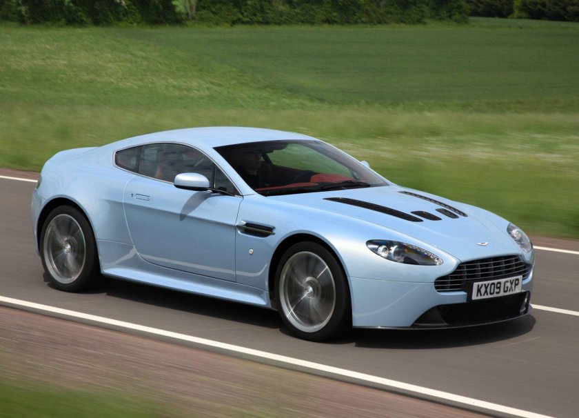 Астон Мартин в12 Vantage