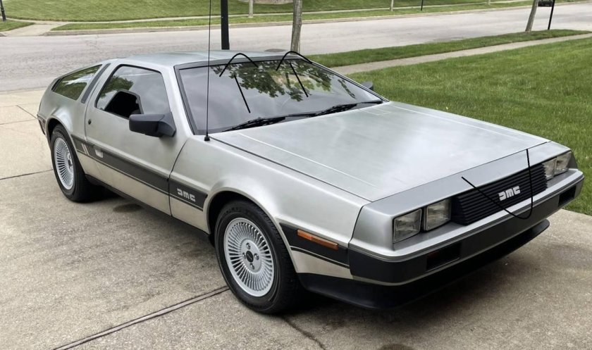 Делориан ДМС 12