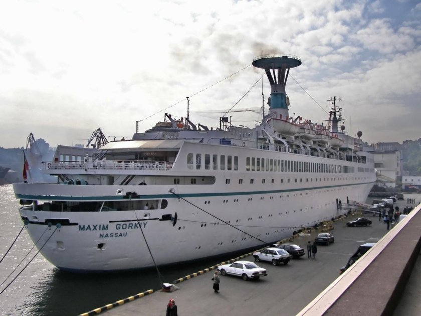 Теплоход Шота Руставели