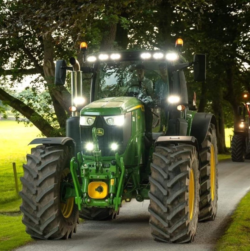 Трактор john deere