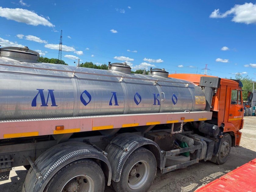 КАМАЗ 53212 молоковоз