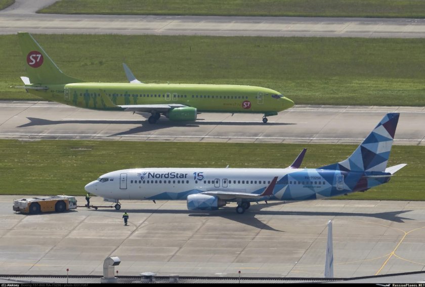 Самолёт Boeing 737-800