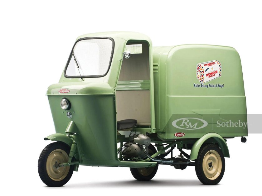 Веспа с тележкой