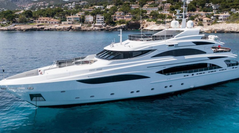 Яхта Бенетти 125