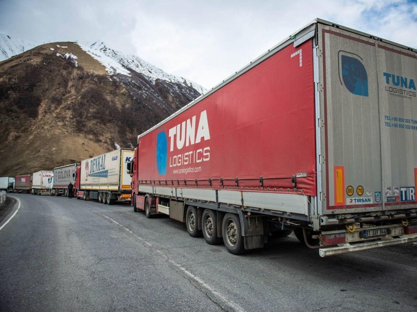 Верхний Ларс армянские фуры