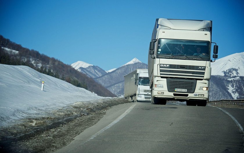 Верхний Ларс Грузовики